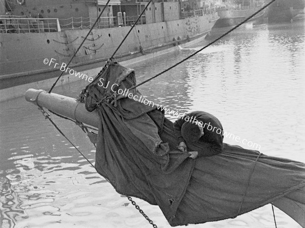 DOCKS SAILOR ON BOWSPRIT